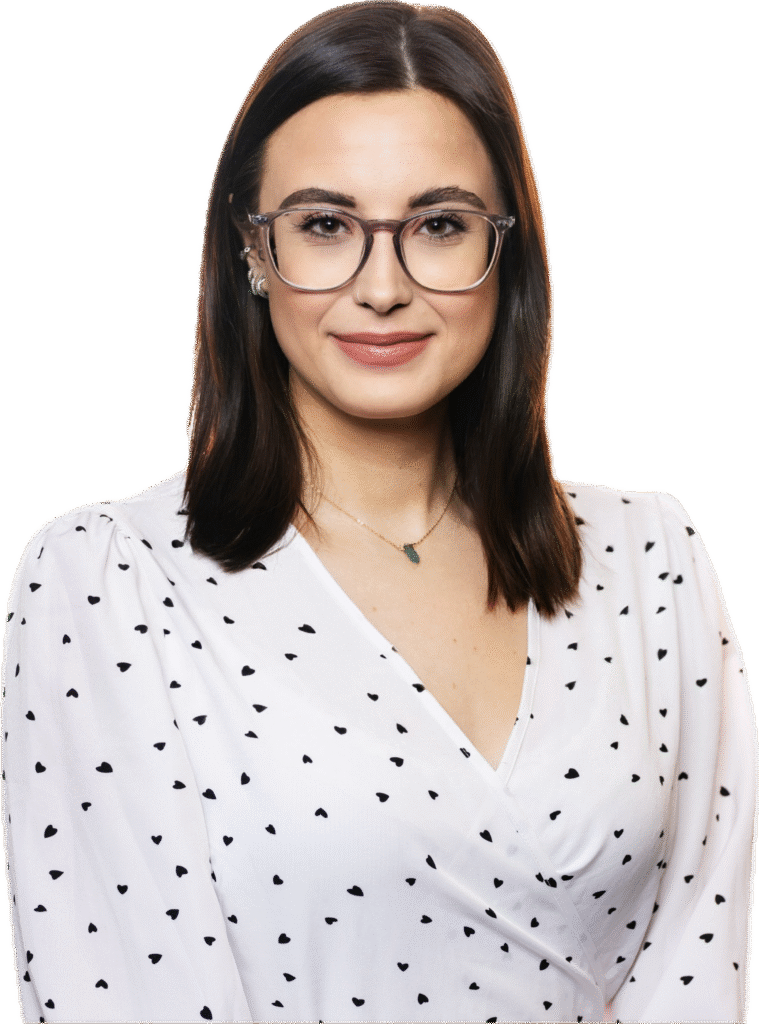 Frau mit schulterlangen braunen Haaren und Brille. Es ist die Inhaberin der Website